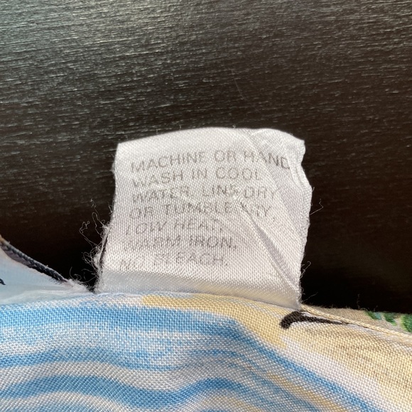 Disney vintage Hawaiian button down shirt - Picture 4 of 4